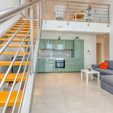 Diamond Seaview Penthouse - Happy *