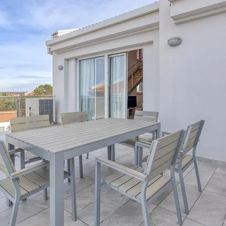 Diamond Seaview Penthouse - Happy * Peroj