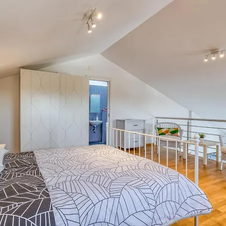 Diamond Seaview Penthouse - Happy *